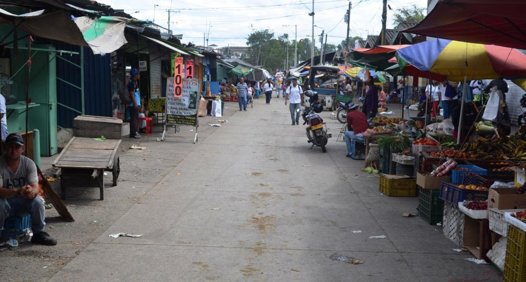 Avenida de Los Estudiantes, vía pública invadida desde hace muchos años por vendedores de la galería del barrio Bolívar.