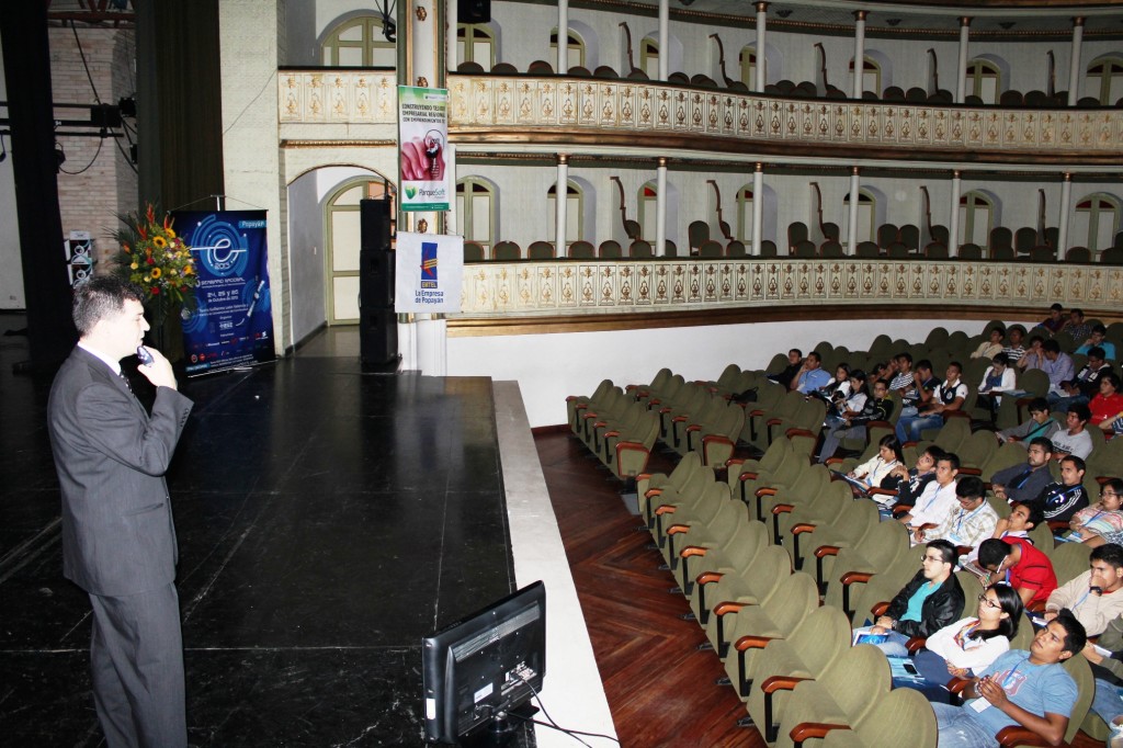 En el VI Seminario Nacional de Tecnologías Emergentes, presentaron ponencias  representantes  de Erickson, Virgine Mobile y Google, empresas a las cuales están vinculados egresados de la faculta de Ingeniería Electrónica y Telecomunicaciones de Unicauca.