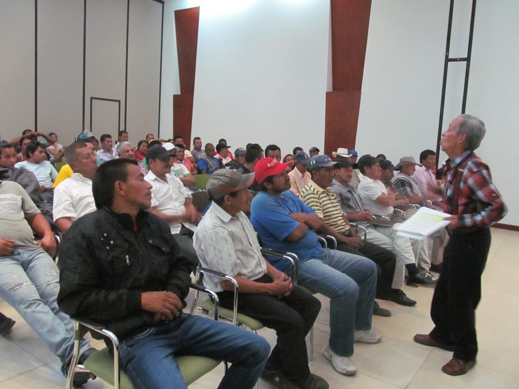 En el auditorio de la Alcaldía de Popayán, más de 80 carretilleros fueron capacitados para que les brinden buen trato a los caballos de carga