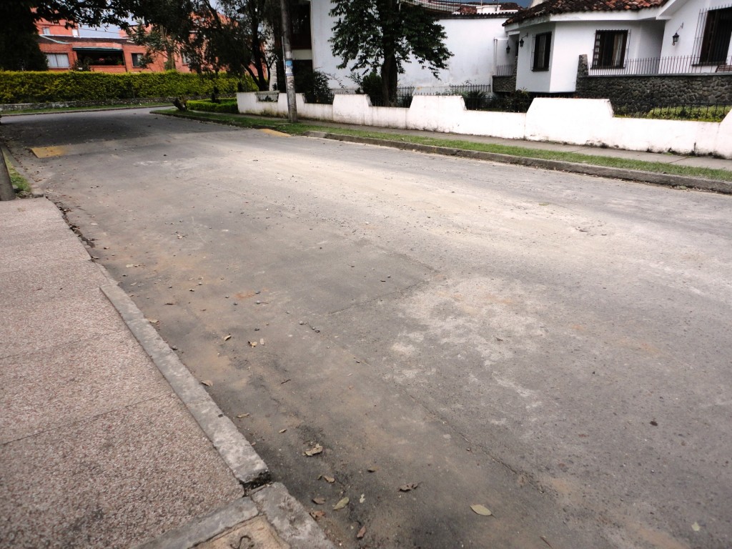 A la espera de la pavimentación del tramo intervenido por la Empresa de Acueducto y Alcantarillado de Popayán.