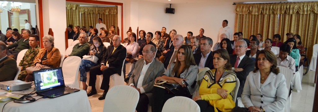 Asistentes a la presentación del proyecto Ecoaldea Fundamor Mandivá