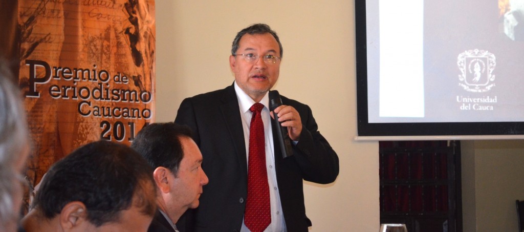 En el Club Popayán fue lanzado este 6 de mayo el ‘Premio de Periodismo Caucano 2014’, por iniciativa de la Universidad del Cauca y de la Compañía Energética de Occidente. En la fotografía, el rector de Unicauca, Juan Diego Castrillón, durante su intervención ante los periodistas locales.