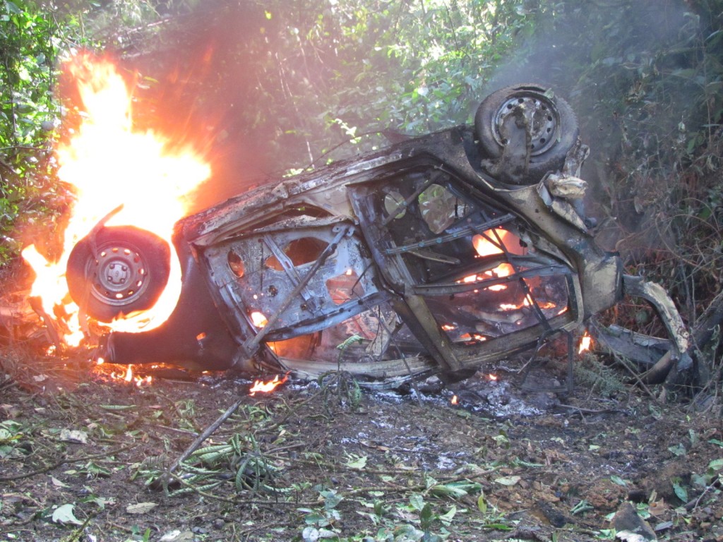 El taxi bomba con 100 kilos de anfo, fue accionado de forma controlada por el ejercito nacional.