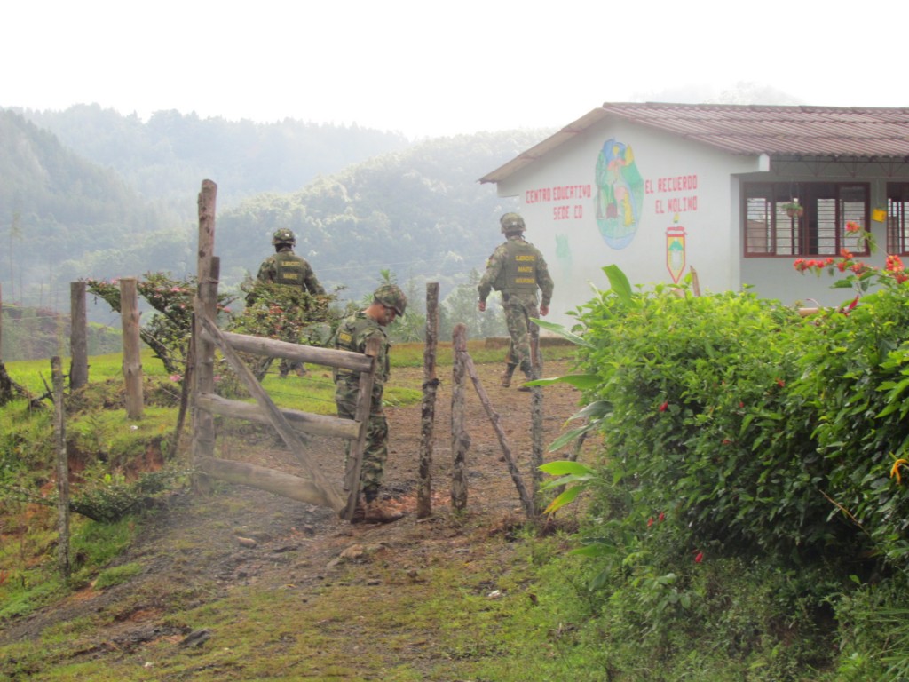 Fueron descubiertos en escuela rural de El Tambo, Cauca, 76 cilindros bomba de alto poder explosivo.