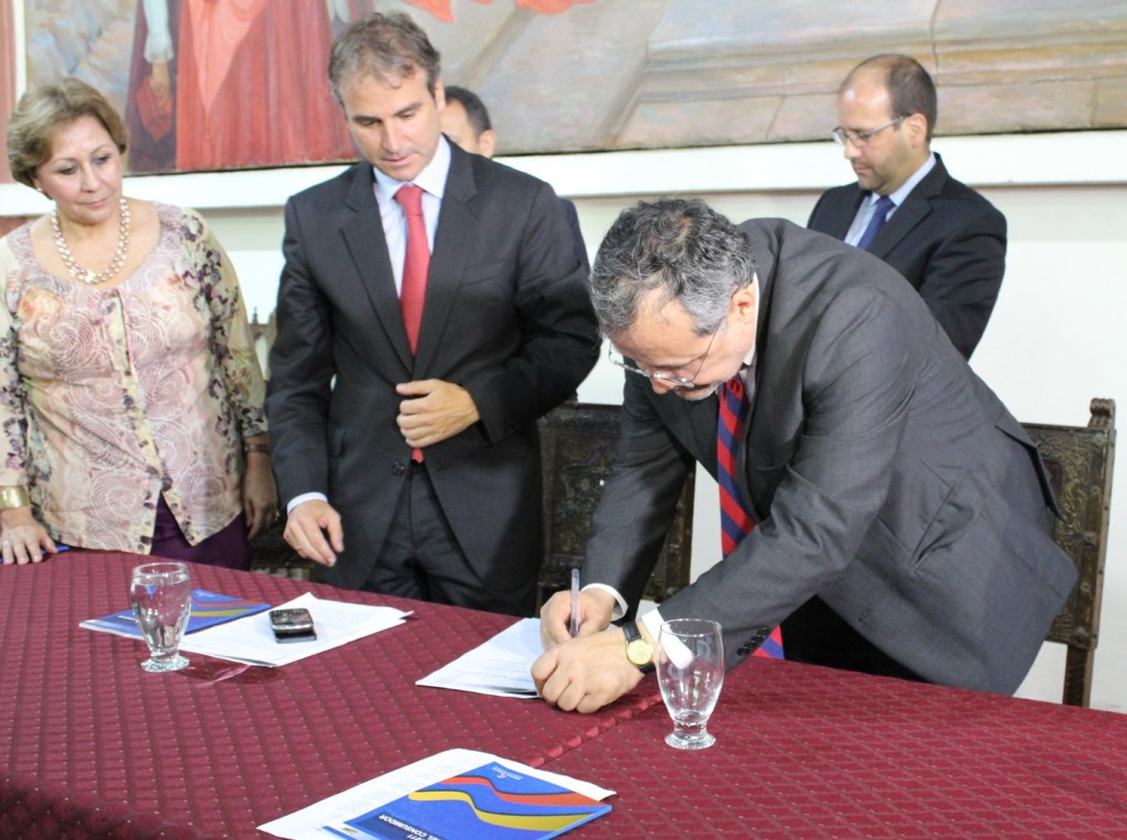 La Universidad del Cauca y la Superintendencia de Industria y Comercio firmaron un convenio marco de cooperación para que estudiantes asesoren a la Casa del Consumidor.