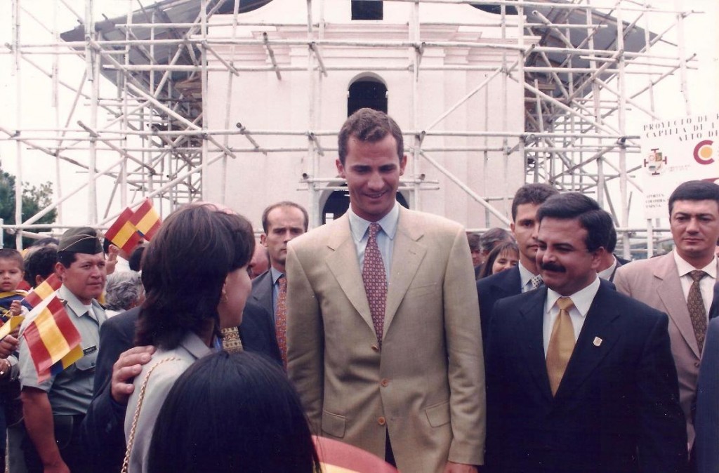 El hoy Rey Felipe VI de España, visitó la capilla de Las Mercedes, en el alta Cauca, reconstruida por el Programa de Patrimonio de la Cooperación Española.