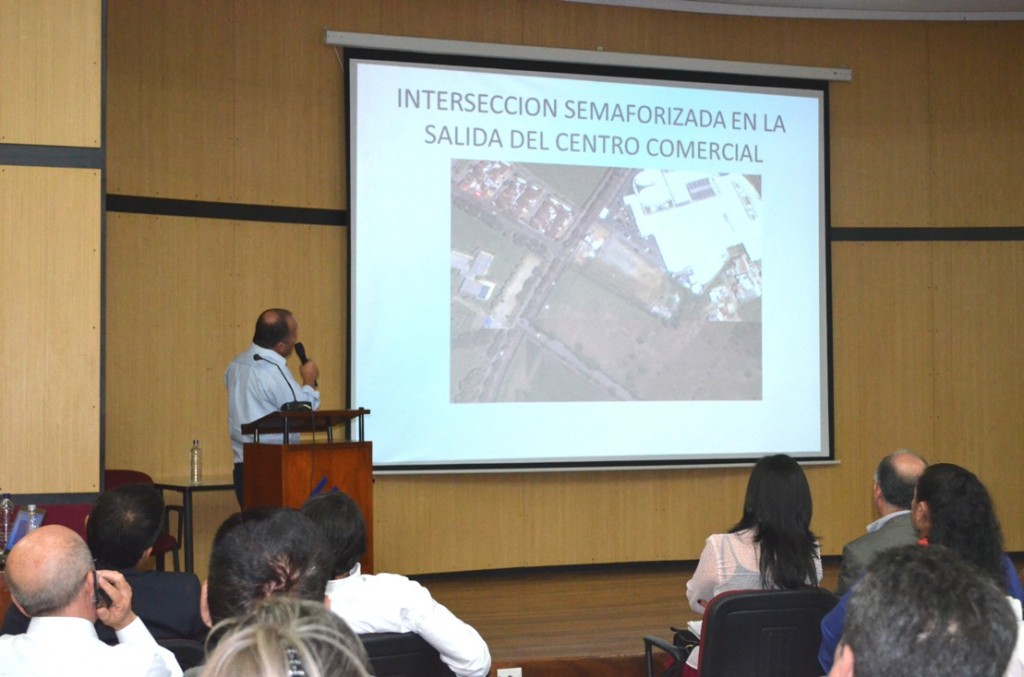 Exposición del consultor contratado por Arinsa para efectuar un estudio de tránsito en el sector de Campanario.