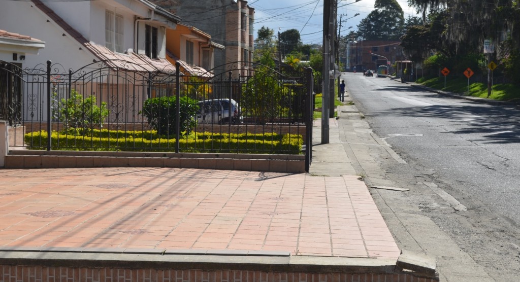 En el corredor de la carrera 6ª, un total de 103 predios tienen que restituir espacio público. En los tramos restantes este fenómeno se presenta en menor proporción.