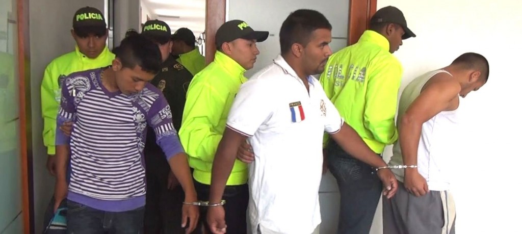 Un operador judicial ordenó la captura de estos tres presuntos milicianos, la cual se materializó luego de que la Sijin los ubicara en diferentes sitios de la capital del Cauca.