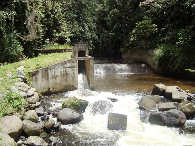 Popayán tiene un sistema articulado de abastecimiento de agua, lo que significa que si uno de ellos disminuye su caudal, de inmediato es compensado con otro. Rio Molino