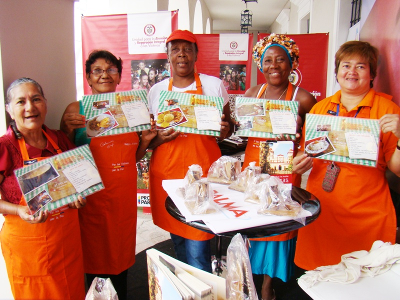 Víctimas del conflicto armado Mary Moyano de La Palma, Cundinamarca; Genoveva Gale Valceiro, de Necoclí, Antioquia; Dalgys Judith Cárdenas Navarro, de El Salado, Bolívar; Irma Apolonia Galarza, de El Placer, Putumayo y Elsy Ferrín, de Tumaco, Nariño.