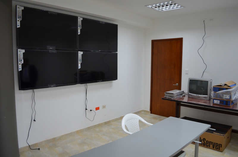 En la que será la Central Semafórica, se instalaron cuatro pantallas de 50 pulgadas, con todos los elementos para manejar el control del tráfico de Popayán.