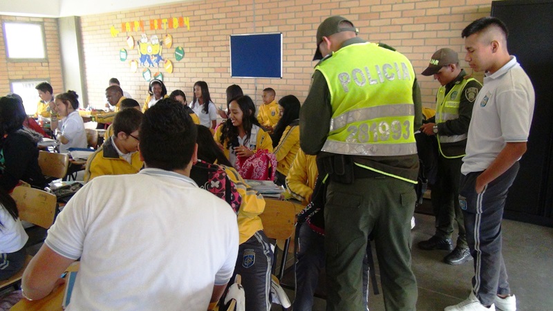 La intervención de la Policía, a través del grupo de Infancia y Adolescencia, con el acompañamiento del Instituto Colombiano de Bienestar Familiar, ICBF. Foto suministrada.