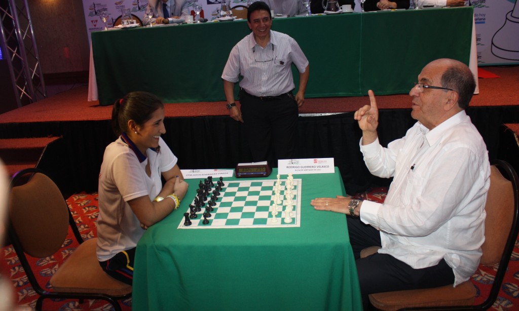 SOFIA RODRIGUEZ Y ALCALDE DE CALI JUEGO PROTOCOLARIO