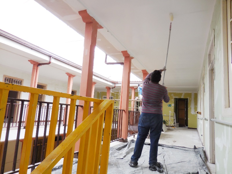 Con materiales fiados por ferreterías, las directivas del Hogar San Vicente, repararon techos, pero aún falta y su costo es de $200 millones.