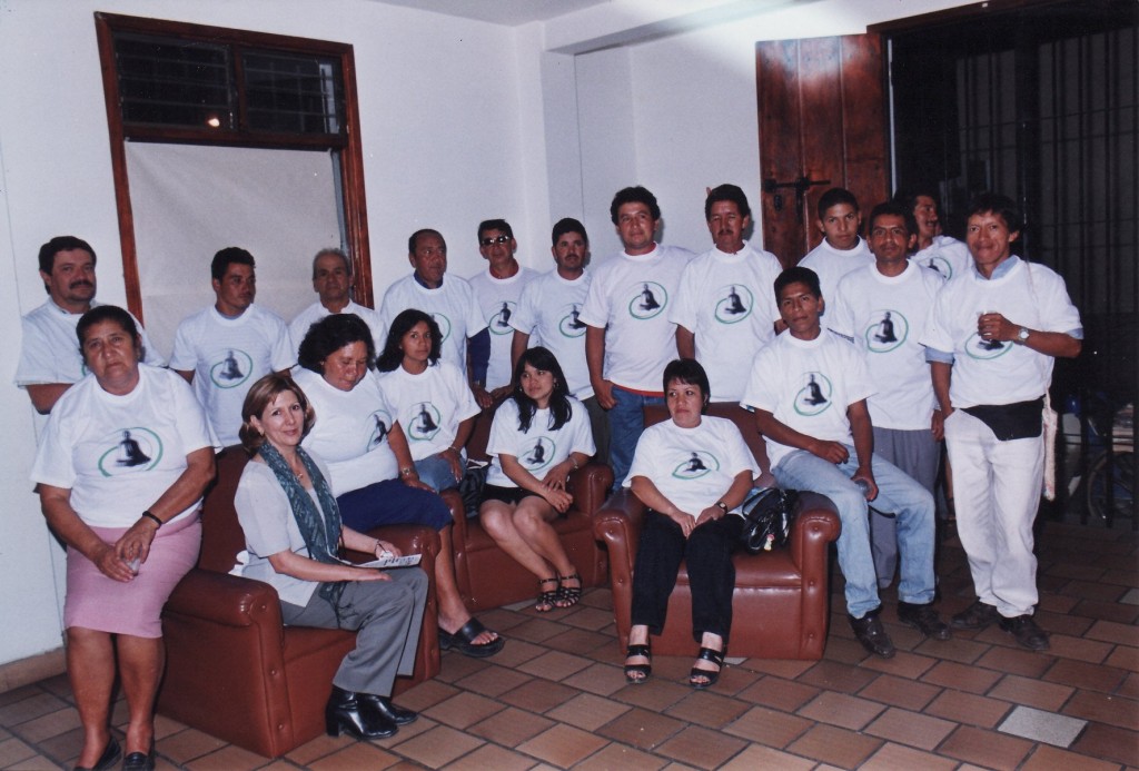 Equipo de distribución con el que inició el periódico La Campana en octubre del año 2000.