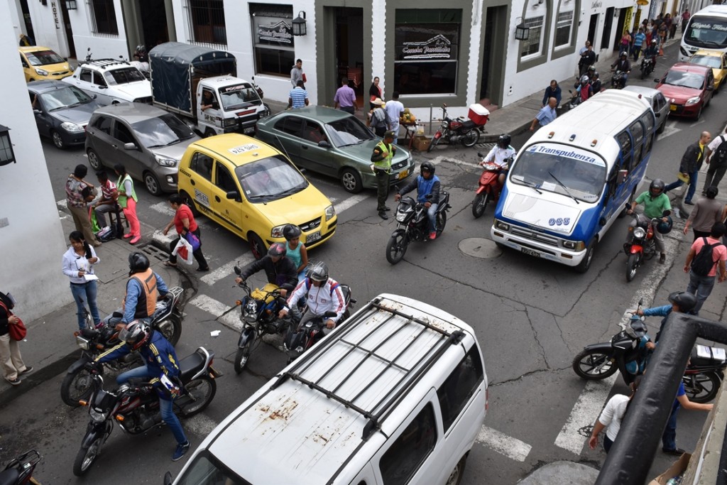 Congestión vehicular en el centro de Popayán, en donde también se producen a diario accidentes de tránsito.