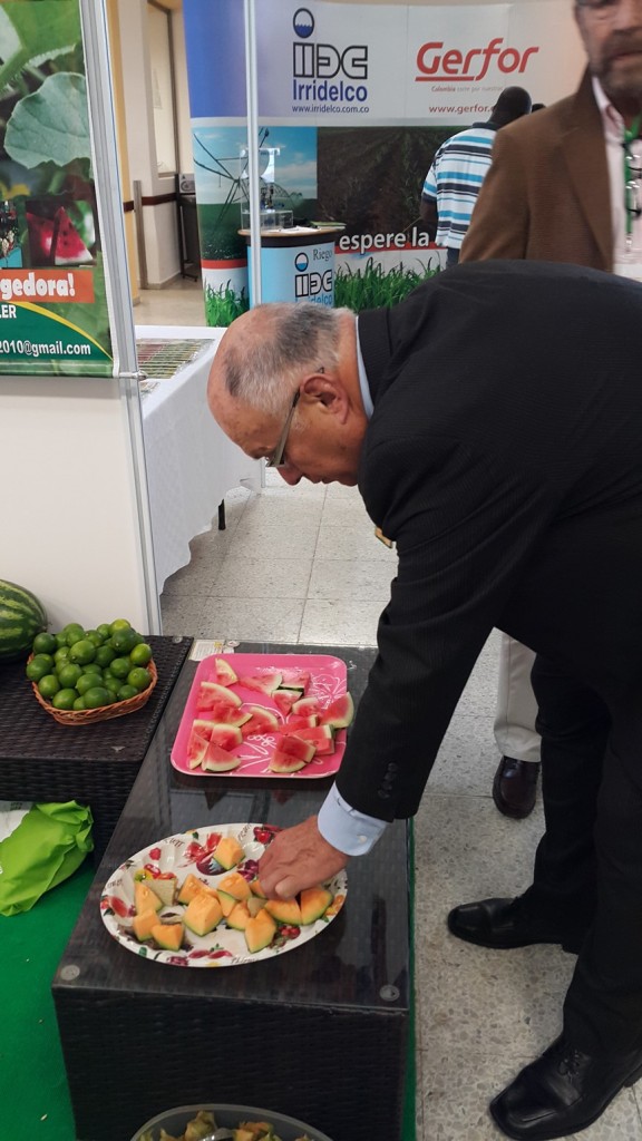 Jorge Castro Bucheli, presidente de la Junta Directiva de Asohofrucol, en el stand de El Bordo- Patía. 