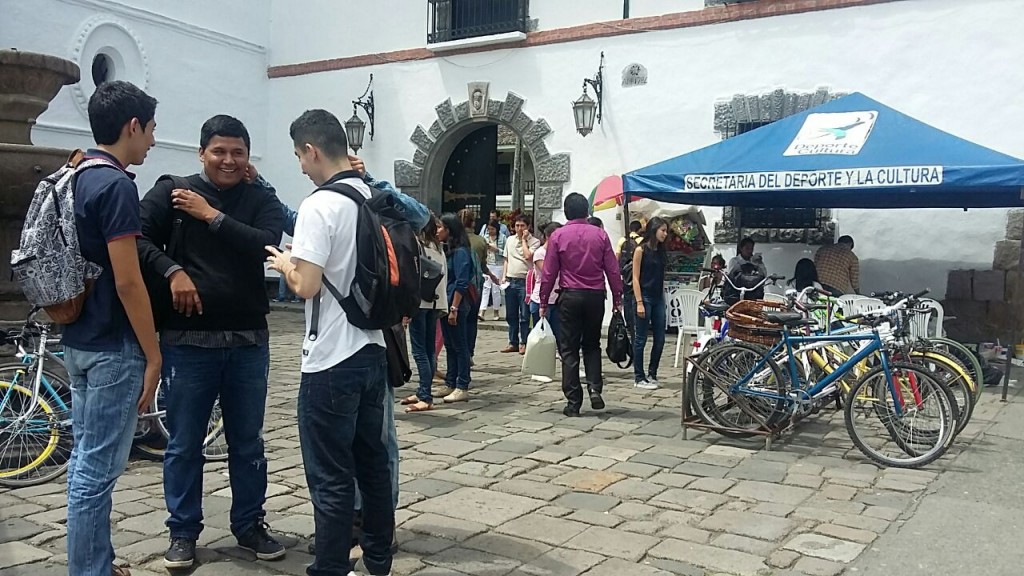 En la plazoleta de Santo Domingo, antesala de Unicauca, un grupo de estudiantes presentó este 19 de abril, Día Mundial sin carro y sin moto, una prueba piloto, tendiente a reducir la contaminación ambiental.  