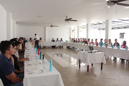 Estudiantes becados por Acres