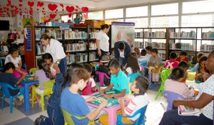 Grupo de niños del occidente de Popayán, en el concurso Scrabble, en la biblioteca Carlos Albán. 