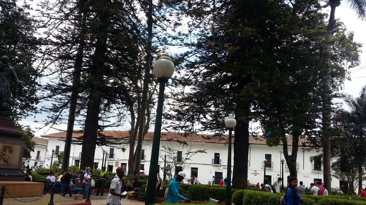 Las tradicionales “Bombonas” del parque Francisco José de Caldas, deben ser reemplazadas, porque ya cumplieron su vida útil y hoy son antitécnicas.