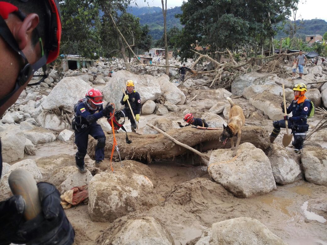El Cuerpo de Bomberos Voluntarios de Popayán, se unió a la labor de búsqueda de las víctimas de la avalancha en Mocoa.
