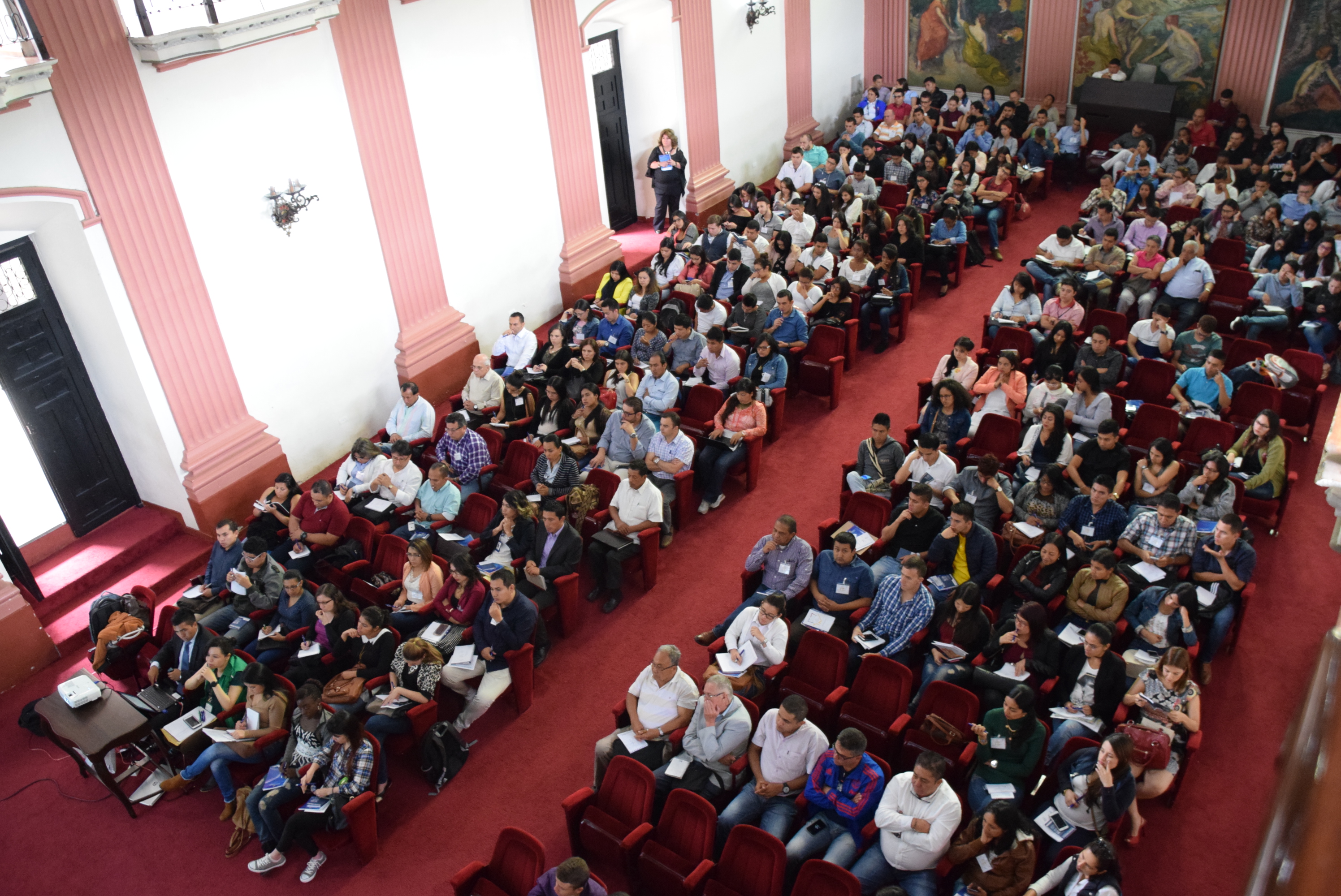Nutrida asistencia de público payanés, en el paraninfo de Unicauca, durante el primer seminario de Protección al Consumidor.