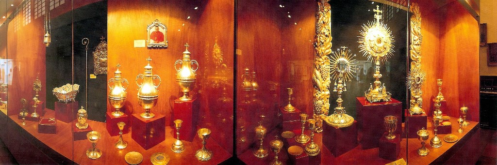 Museo Arquidiocesano de Arte Religioso, retrospectiva de los siglos XVI, XVII, XVIII y XIX en pintura, grabados, imaginería, orfebrería sacra.