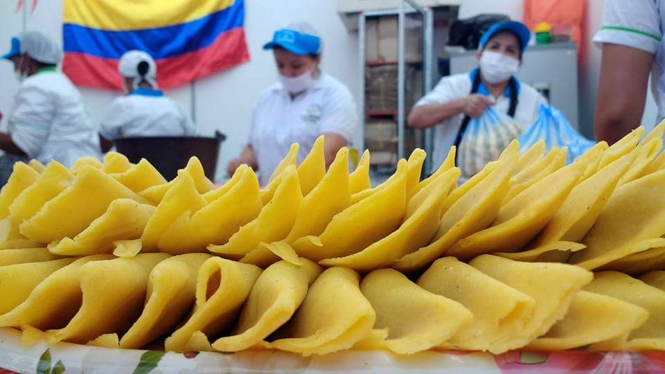 Las famosas y provocativas empanadas de Pipián, ya están en el pabellón del Cauca. Foto Carlos Miguel Varona.