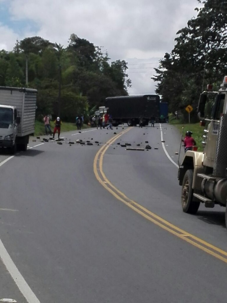 De nuevo el Cauca y todo el suroccidente colombiano, vuelven a sufrir el viacrucis del bloqueo de la vía internacional. 