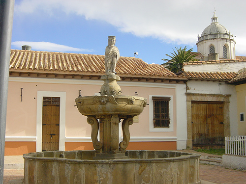 Pila del Mono, monumento que, según se dice, visita con frecuencia Hitler durante su estadía en Tunja.