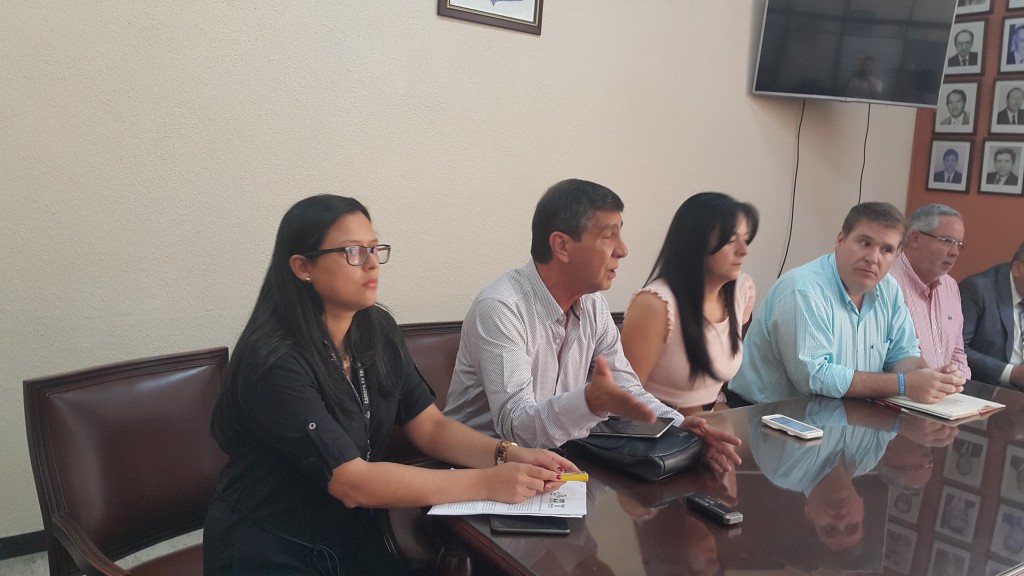 El 20 de octubre Sánchez Astudillo lideró una rueda de prensa con los directores ejecutivos de los consejos gremiales del Valle y Nariño.