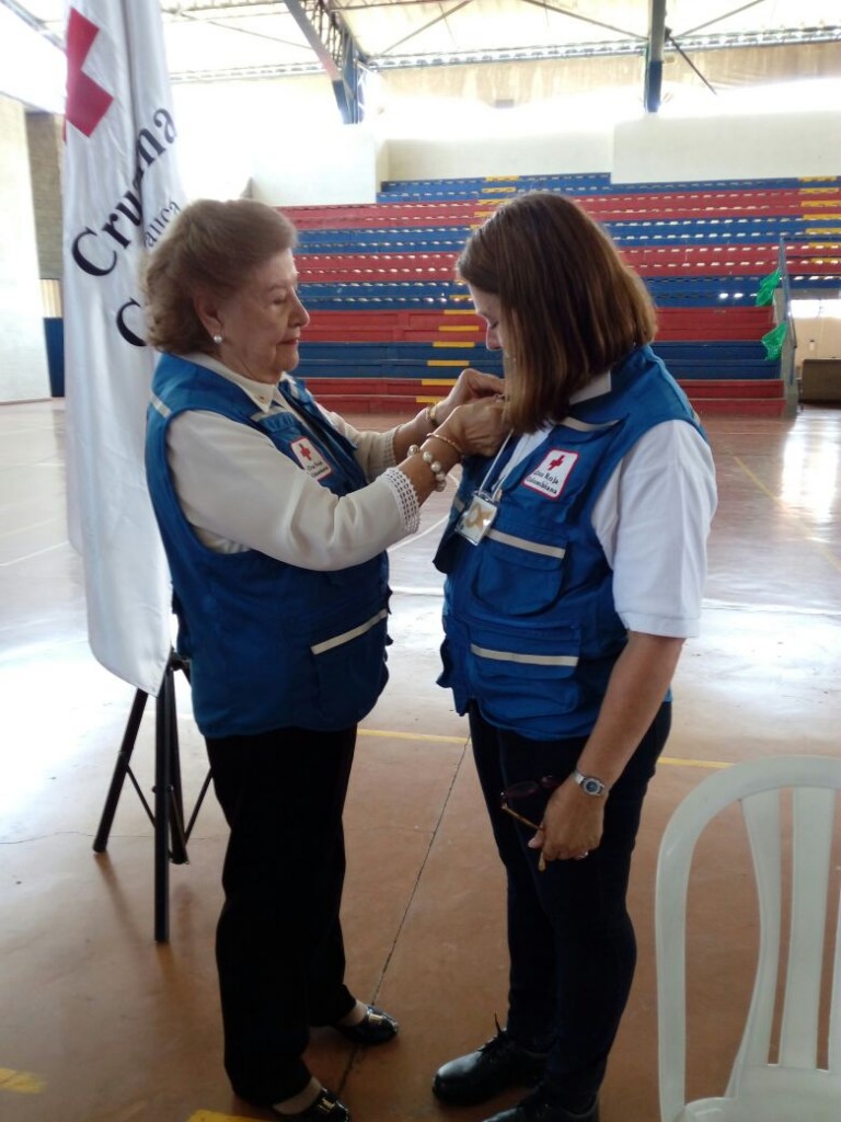 La vicepresidenta de la Cruz Roja Colombiana, Fabiola Villegas, hizo entrega de la Orden al Mérito en la categoría de Gran Oficial, a la Seccional Cauca en sus 50 años.