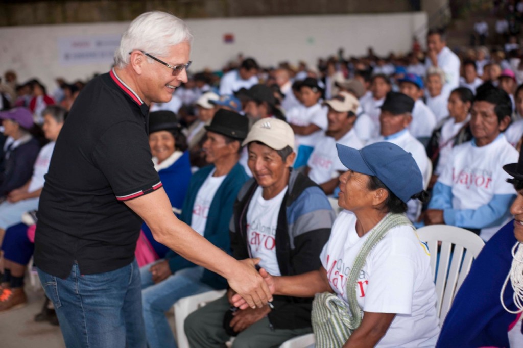 Juan Carlos López Castrillón, gerente del Consorcio Colombia Mayor, en la asamblea de ese programa en Caldono.