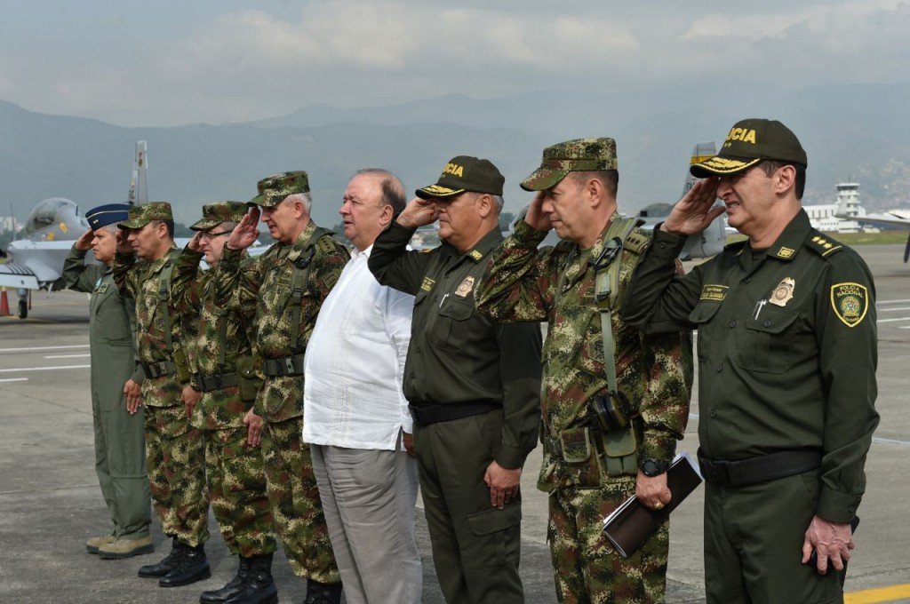 Foto 2 ministro y mandos militares