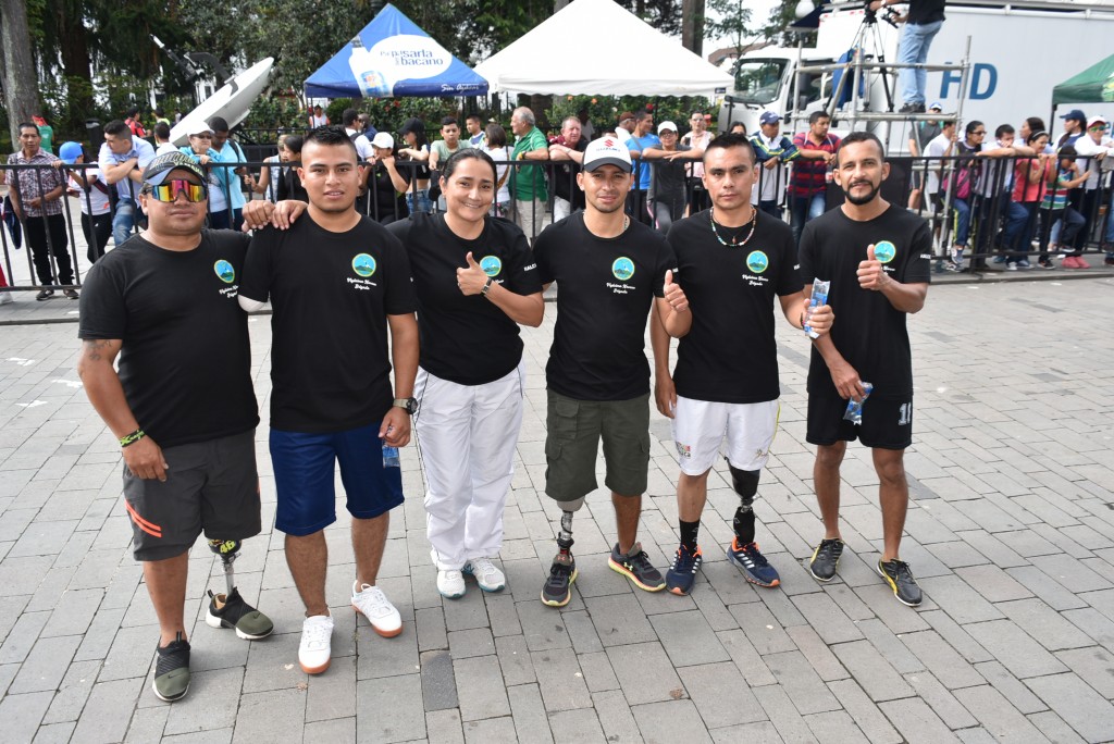 Foto 3 Miembros de las fuerzas armadas que perdieron alguna extremidad en combate.