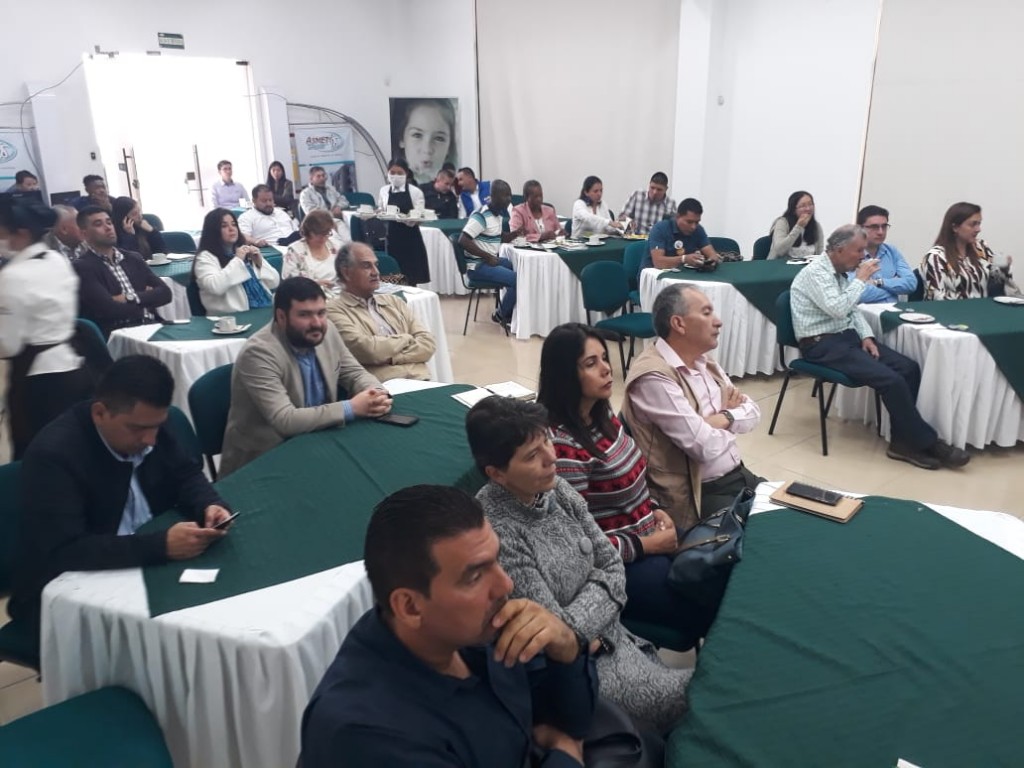 Foto 2 Asistentes foro (1)