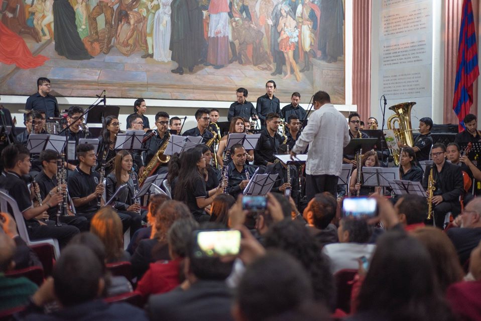 Presentación de la Banda Sinfónica de la Universidad del Cauca, que dirige el maestro Carlos René Ordóñez.