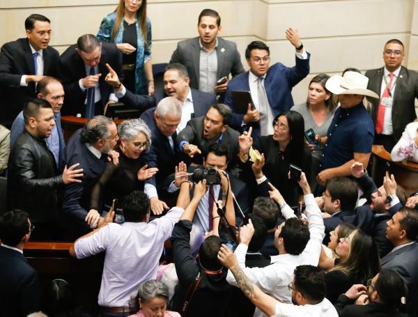 El riesgo es que cada vez que haya una diferencia entre Gobierno y Congreso se convoque a la ciudadanía de forma directa, como si el pueblo fuera un juez inmediato.