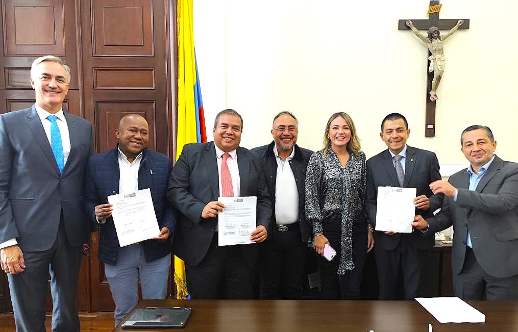 La iniciativa, presentada por el representante Óscar Campo Hurtado, la respaldan los también representantes a la Cámara, Juan Daniel Peñuela, Christian Garcés, Betsy Judith Pérez, Jaime Rodríguez, Jairo Humberto Cristo, Carolina Arbeláez, Lina María Garrido, Hernando González, John Edgar Pérez, Julio César Triana, Gersel Pérez y el senador, Carlos Abraham Jiménez López.